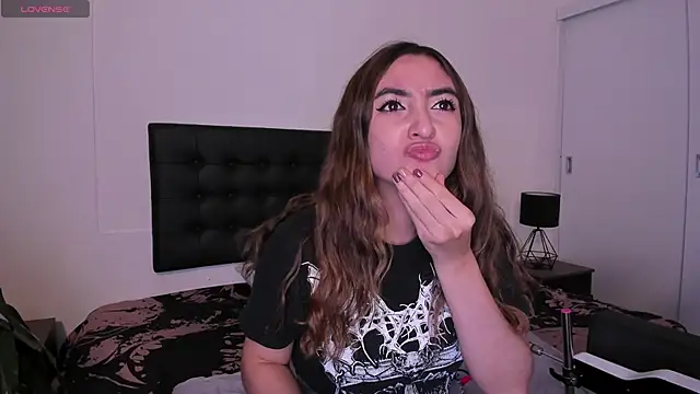 Snapshot of Alice_Dickinssonn chatting on November 20, 12:39 pm Alice Dickinssonn online show from November 20, 12:39 pm