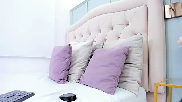 katia harrison  online show from October 29, 5:12 pm