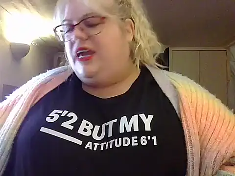 Kinkyhousewife83 online show from October 15, 7:00 pm