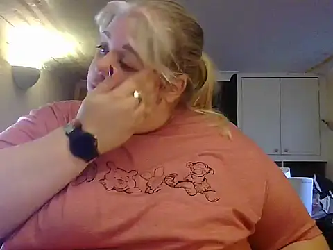 Kinkyhousewife83 online show from October 8, 9:33 am