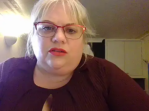 Kinkyhousewife83 online show from September 10, 7:13 pm