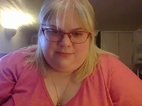 Kinkyhousewife83 online show from January 6, 7:51 pm