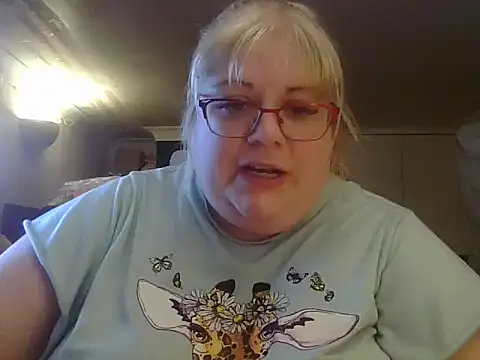 Kinkyhousewife83 online show from November 4, 8:12 pm