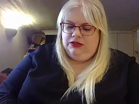 Kinkyhousewife83 online show from September 26, 4:14 pm