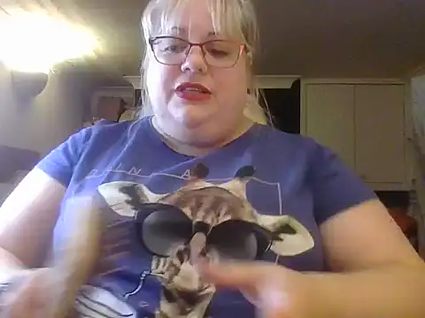 Kinkyhousewife83 online show from October 18, 2:19 pm