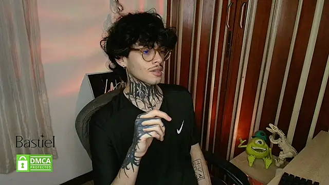 Snapshot of Mihail_leroy chatting on October 3, 2:48 am Mihail leroy online show from October 3, 2:48 am