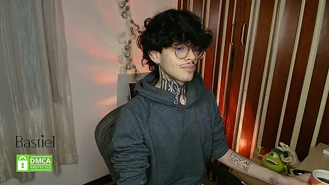 Snapshot of Mihail_leroy chatting on September 19, 2:37 am Mihail leroy online show from September 19, 2:37 am