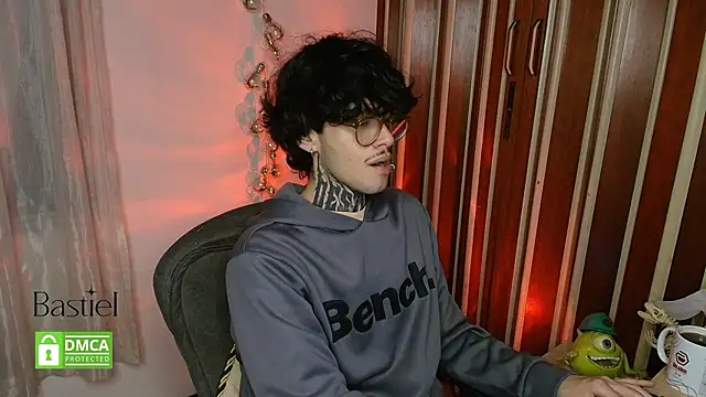 Snapshot of Mihail_leroy chatting on October 8, 3:08 am Mihail leroy online show from October 8, 3:08 am