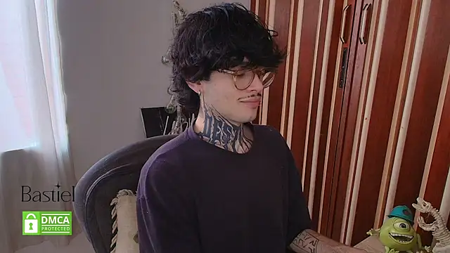 Snapshot of Mihail_leroy chatting on October 10, 8:20 pm Mihail leroy online show from October 10, 8:20 pm