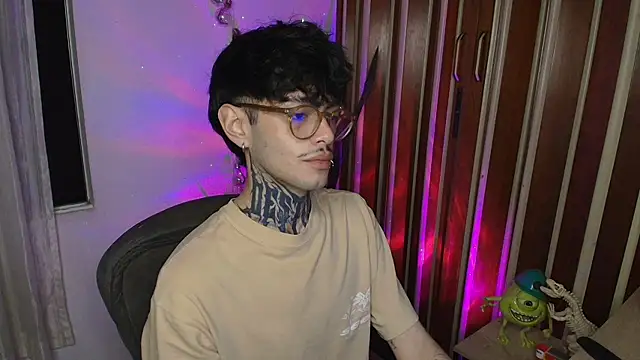 Snapshot of Mihail_leroy chatting on November 27, 3:18 am Mihail leroy online show from November 27, 3:18 am