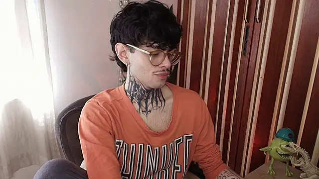 Mihail leroy online show from December 18, 3:27 pm