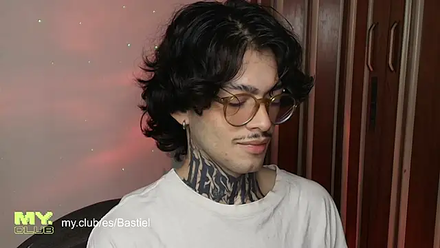 Snapshot of Mihail_leroy chatting on May 2, 12:38 am Mihail leroy online show from May 2, 12:38 am