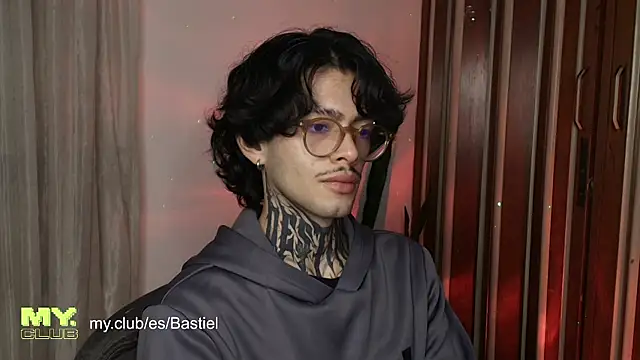 Mihail leroy online show from April 18, 1:19 am