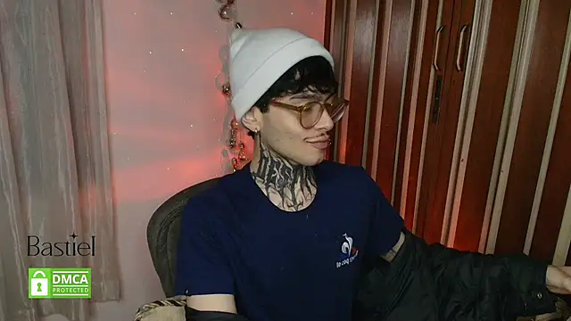 Snapshot of Mihail_leroy chatting on October 18, 12:34 am Mihail leroy online show from October 18, 12:34 am