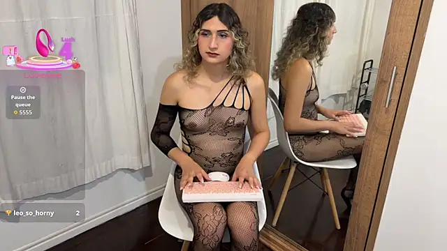 Snapshot of kayleesims_ chatting on June 11, 2:53 am kayleesims online show from June 11, 2:53 am