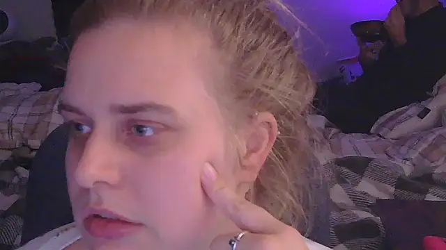 Snapshot of Sexyblonde12344 chatting on November 4, 12:14 am Sexyblonde12344 online show from November 4, 12:14 am