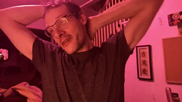 Snapshot of MasterDaddyCool chatting on December 4, 7:51 am MasterDaddyCool online show from December 4, 7:51 am