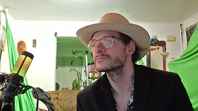 Snapshot of MasterDaddyCool chatting on October 30, 9:22 pm MasterDaddyCool online show from October 30, 9:22 pm