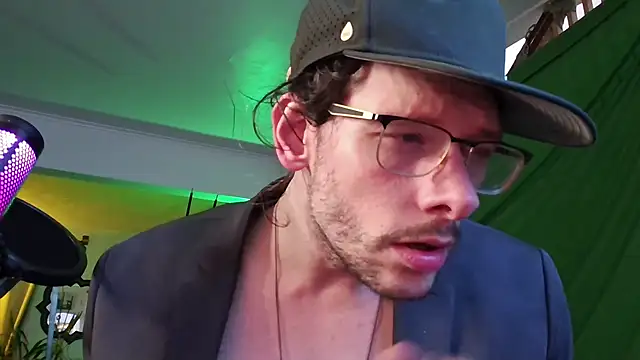 Snapshot of MasterDaddyCool chatting on October 21, 3:50 am MasterDaddyCool online show from October 21, 3:50 am