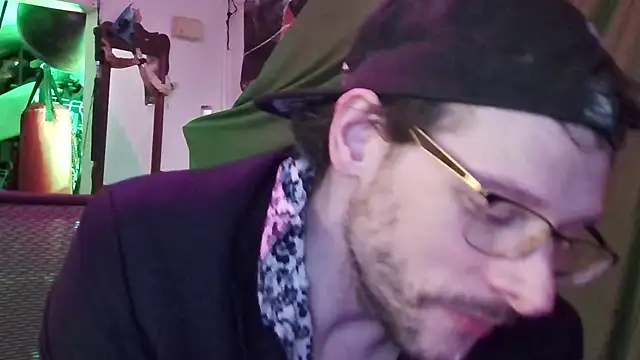 Snapshot of MasterDaddyCool chatting on October 28, 4:35 am MasterDaddyCool online show from October 28, 4:35 am