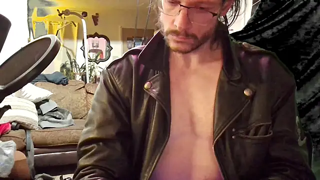 Snapshot of MasterDaddyCool chatting on November 5, 10:13 pm MasterDaddyCool online show from November 5, 10:13 pm