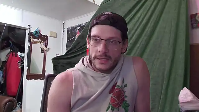 Snapshot of MasterDaddyCool chatting on October 26, 1:28 am MasterDaddyCool online show from October 26, 1:28 am