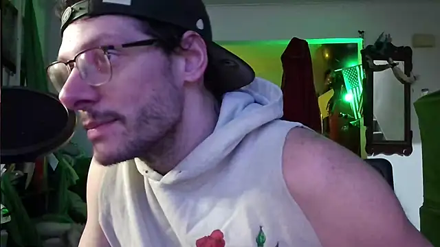 Snapshot of MasterDaddyCool chatting on October 20, 2:02 am MasterDaddyCool online show from October 20, 2:02 am