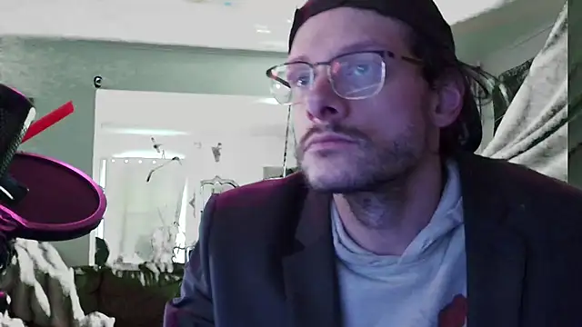 Snapshot of MasterDaddyCool chatting on October 26, 1:33 pm MasterDaddyCool online show from October 26, 1:33 pm