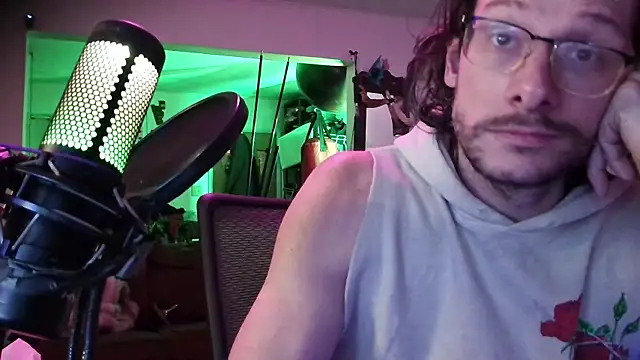 Snapshot of MasterDaddyCool chatting on October 27, 4:24 am MasterDaddyCool online show from October 27, 4:24 am