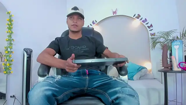 Ricky Owens1 online show from November 6, 8:02 pm