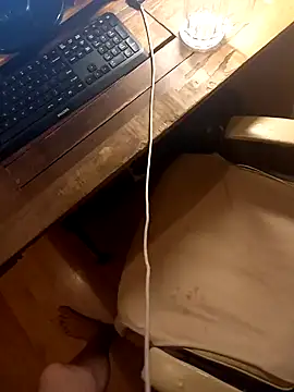 Snapshot of Endriuu09 chatting on December 17, 11:54 pm Endriuu09 online show from December 17, 11:54 pm