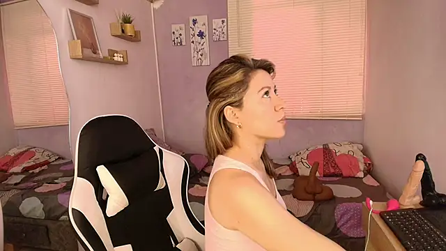 luna desiree online show from April 5, 6:36 pm