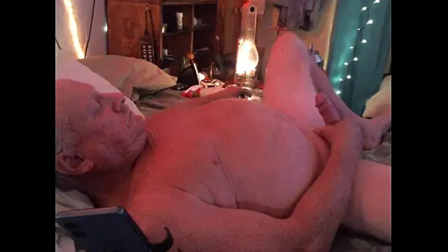 Pussyeat2please online show from December 4, 8:35 am