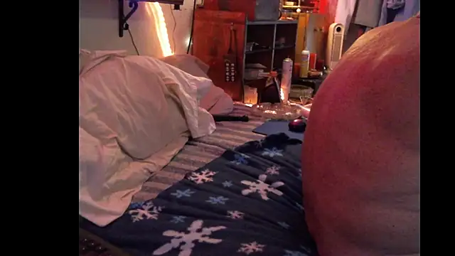 Pussyeat2please online show from October 26, 7:47 pm