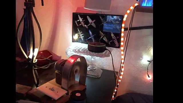 Pussyeat2please online show from April 18, 7:58 pm