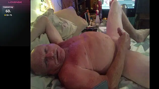 Pussyeat2please online show from March 28, 7:09 am