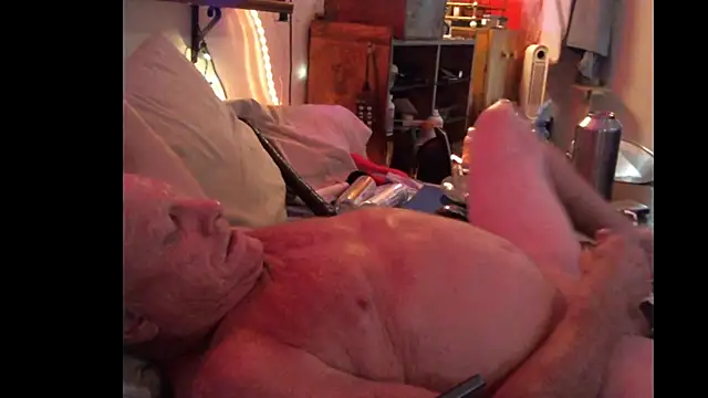 Pussyeat2please online show from November 9, 2:21 pm