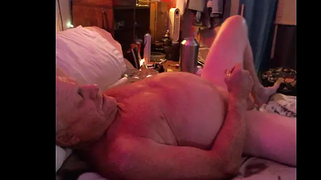 Pussyeat2please online show from November 21, 8:13 am