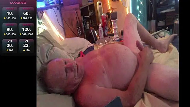 Pussyeat2please online show from April 5, 6:14 pm