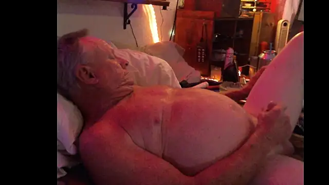 Pussyeat2please online show from October 27, 1:12 pm