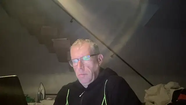 Snapshot of choupipat1 chatting on October 2, 5:33 am choupipat1 online show from October 2, 5:33 am