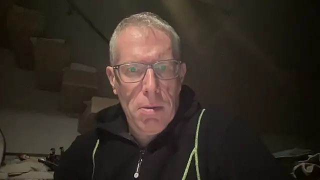 Snapshot of choupipat1 chatting on October 6, 10:54 pm choupipat1 online show from October 6, 10:54 pm