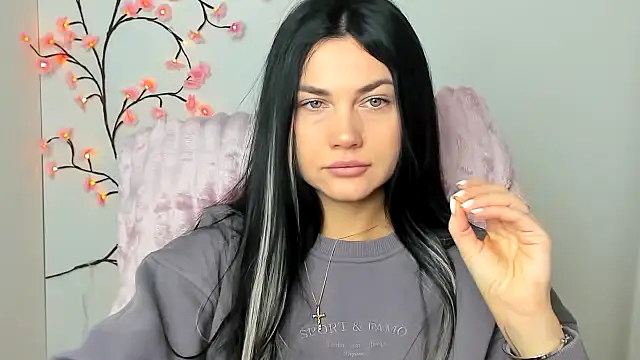 Lune Moon online show from January 12, 6:20 am