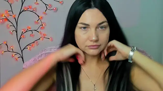 Lune Moon online show from December 2, 6:26 am