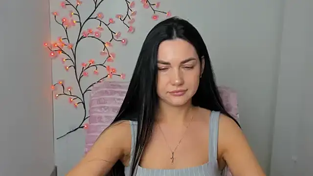 Lune Moon online show from April 9, 5:20 am