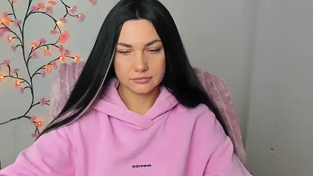 Lune Moon online show from January 9, 6:09 am