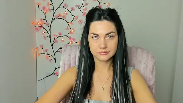 Lune Moon online show from April 14, 5:34 am