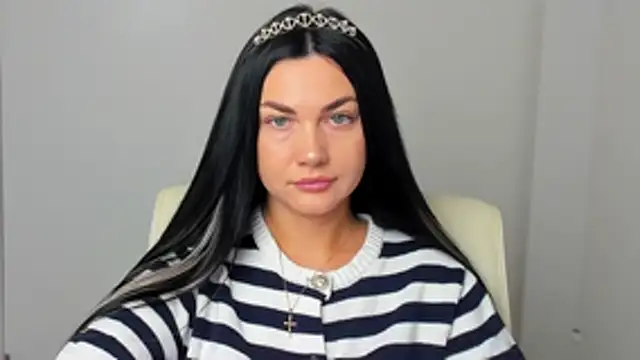 Lune Moon online show from December 1, 6:36 am