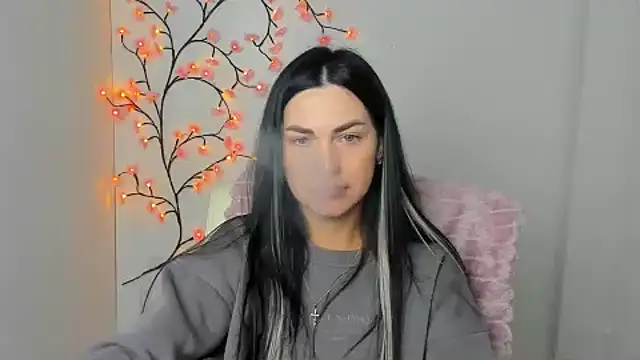 Lune Moon online show from April 10, 5:36 am