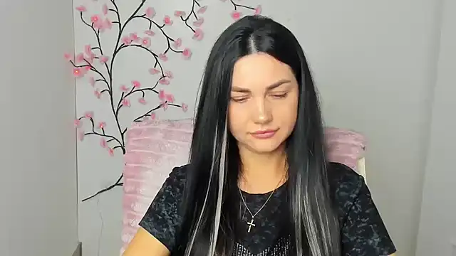 Lune Moon online show from April 11, 5:37 am